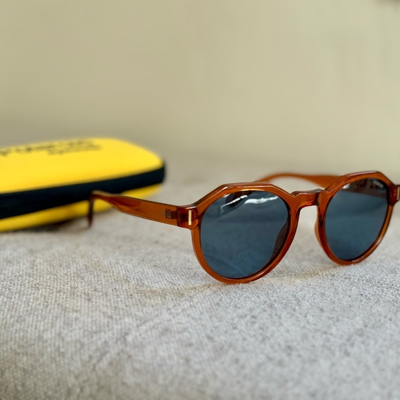 Polaroid Unisex Polarized Sunglasses in brick - Picture 4 of 7